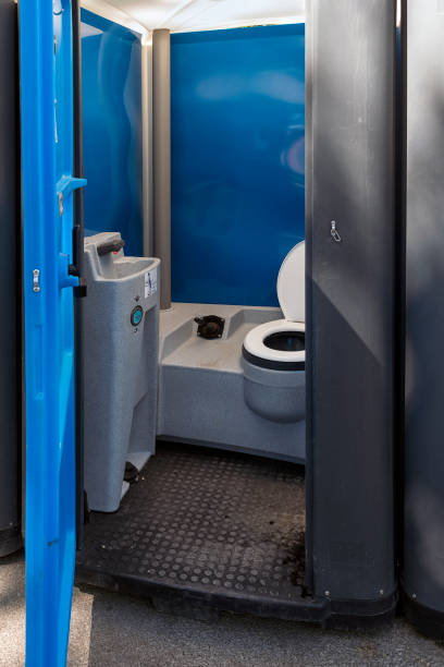 Affordable portable toilet rental in Mayflower Village, CA